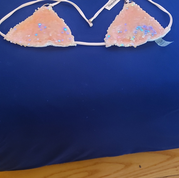 Bikini - Picture 3 of 7